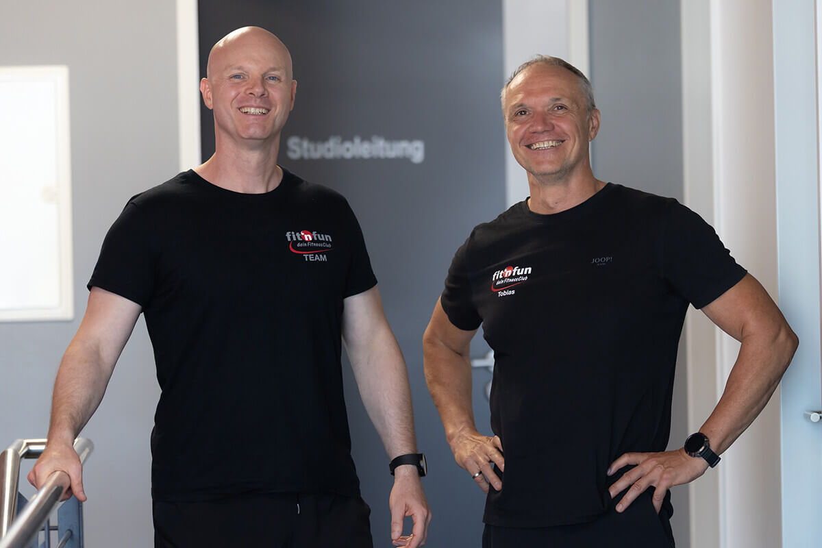 Clubleitung Tobias und Markus lächelnd im Fit 'n Fun Gau-Algesheim bei Ingelheim